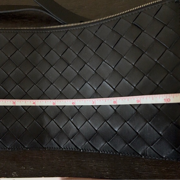 Bottega Veneta Intrecciato Crossbody/Belt Bag - Picture 15 of 16